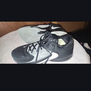 Nike Men's Black and Gray Athletic Sneakers